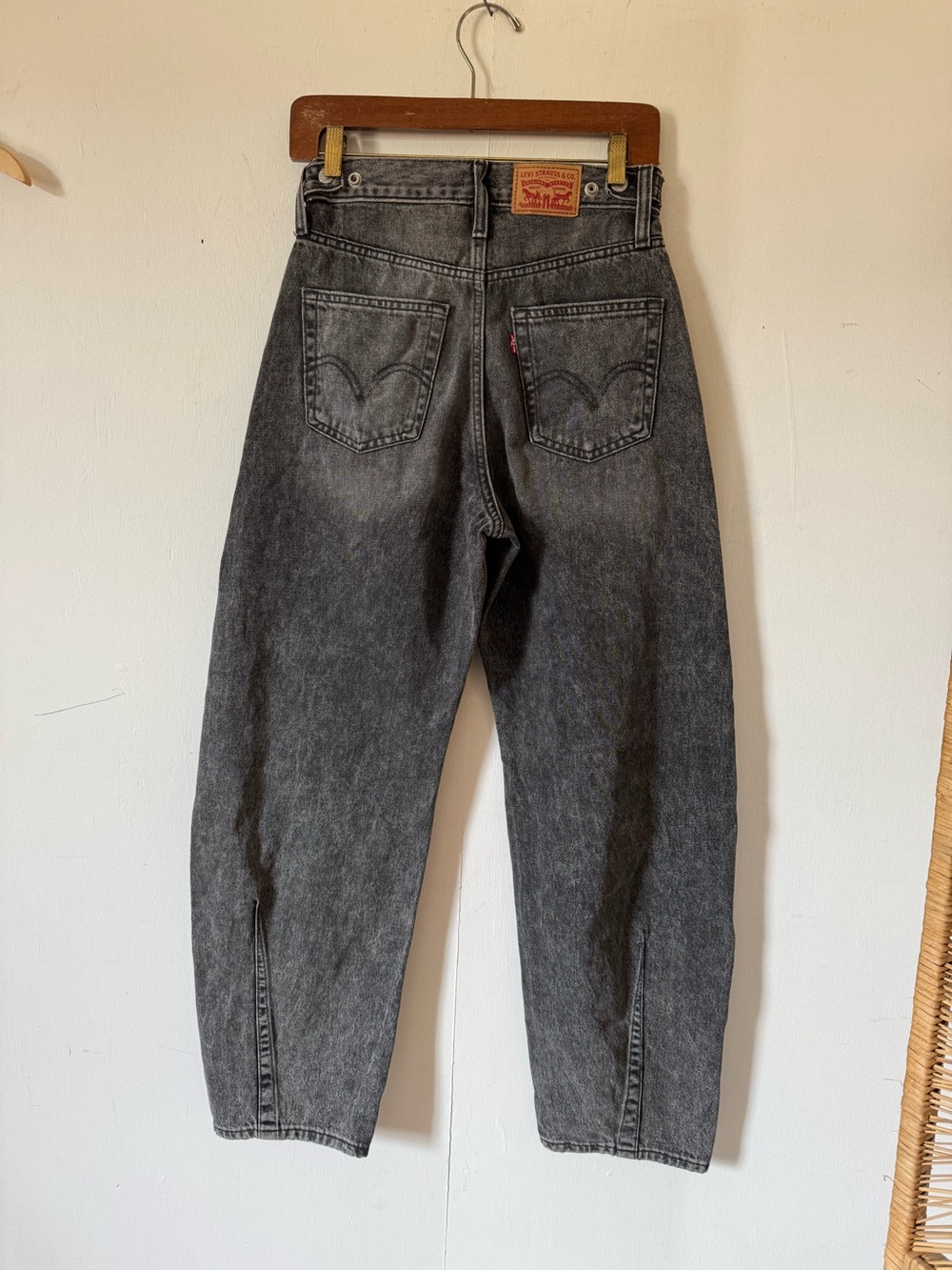 Levi's Cinch Barrel Jeans Past Lives Faded Black High Rise Womens 26 - Picture 5 of 9